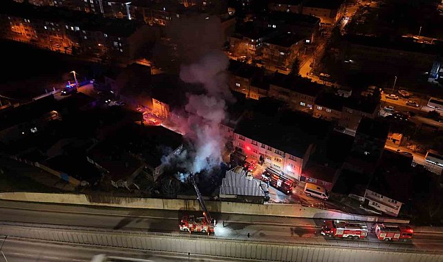 Ahşap dolu depoda çıkan yangın kontrol altına alındı