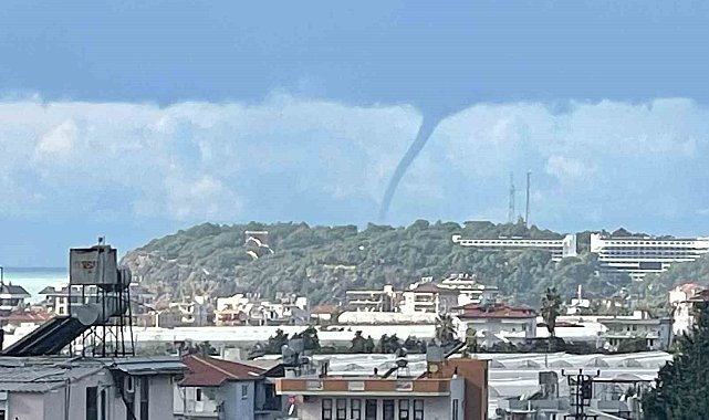 Alanya'da denizde oluşan hortum kamerada