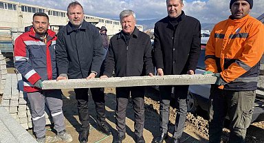 Alaşehir'de 350 üreticiye 3 bin 500 bağ direği hibesi