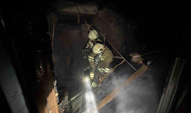 Alevlerin küle çevirdiği fabrika içerden görüntülendi