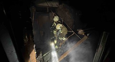 Alevlerin küle çevirdiği fabrika içerden görüntülendi