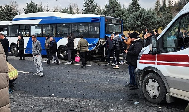 Ankara'da durakta bekleyen EGO otobüsüne otomobil çarptı: 1'i ağır 4 yaralı