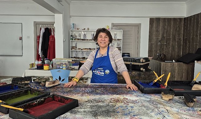 Ankaralı ebru sanatçısı geleneksel baskı sanatını yerinde öğrenmek için Tokat'a geldi