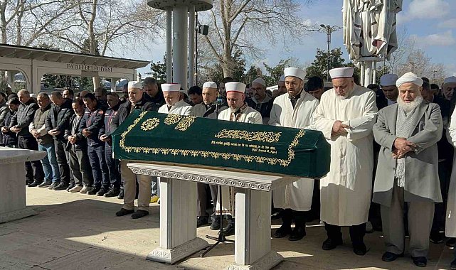 Annesinin cenazesinde ağabeyi tarafından öldürülen kardeş son yolculuğuna uğurlandı