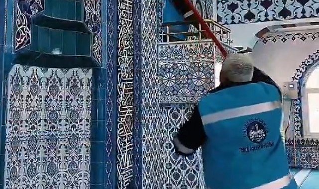 Antakya Belediyesi, camilerde temizlik faaliyetlerini sürdürüyor