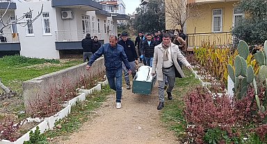 Antalya'da evinde karnından vurulmuş halde ölü bulundu