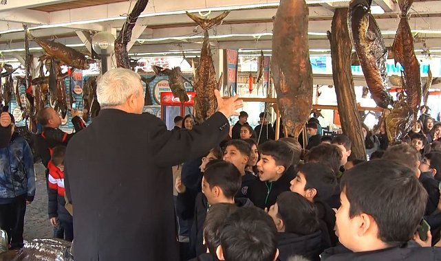 Ara tatile giren öğrencilerden, balık müzesi ziyareti