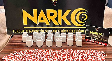 Aracın kaputuna sakladıkları uyuşturucuyla yakalandılar: 4 tutuklama