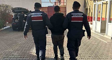 Aranan şahıslar jandarmadan kaçamadı