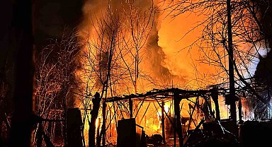 Ardiye yangını eve sıçramadan söndürüldü