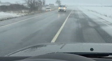 Arnavutköy'de kontrolden çıkan araç çayırlık alana uçtu: Kaza anı kamerada