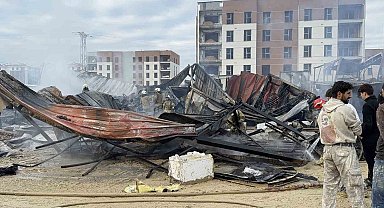 Arnavutköy'de şantiye konteynerlarında yangın: İşçiler son anda kurtuldu
