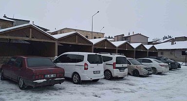 Aşırı soğuklar Tercan'da pazar yerini boş bıraktı