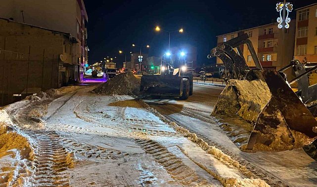 Aşkale'de kar sonrası belediye ekipleri sahadaydı