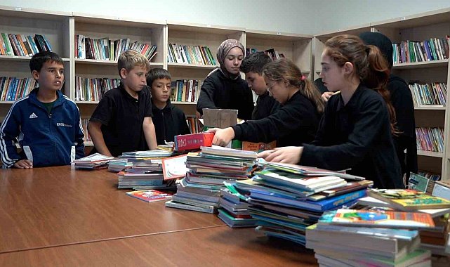 Atakum'da 10 binin üzerinde kitap öğrencilerle buluştu