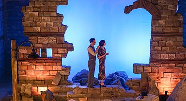 "Ay Tedirginliği" Baruthane Sahnesi'nde prömiyer yaptı