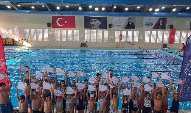 Aydın'da 2 ayda 200 çocuk yüzme öğrendi