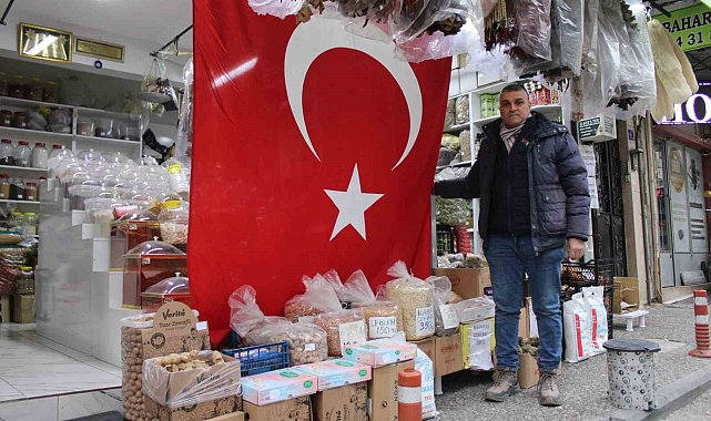 Aydınlı esnaftan '5 metrelik' bayrak tepkisi