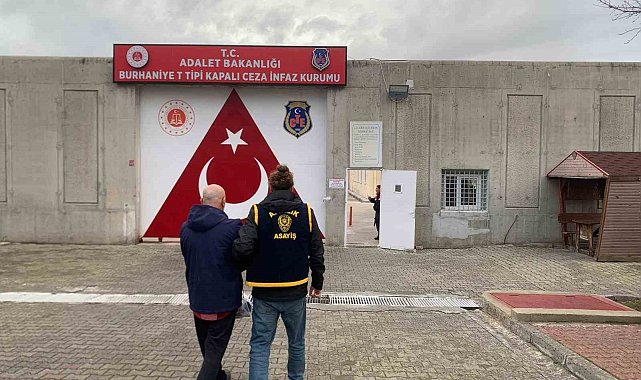 Ayvalık'ta kendisini Emniyet Müdürü olarak tanıtan şahsa operasyon