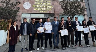 Ayvalıklı şef adayı öğrenciler İstanbul'dan 15 madalya ile döndü