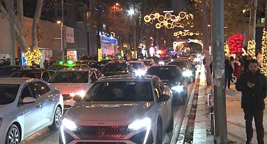 Bağdat Caddesi'ndeki yeni yıl kutlamaları önceki senelere göre sönük geçti