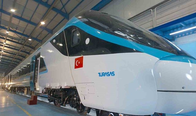 Bakan Uraloğlu: "Milli Elektrikli Hızlı Trenimizi 2026 yılı içerisinde raylara indirerek test sürecini başlatacağız"