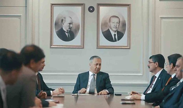 Bakan Yerlikaya, Ezidi toplum temsilcilerini kabul etti