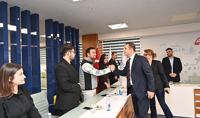 Balıkesir'de Başkan Akın gençlerle bir araya geldi