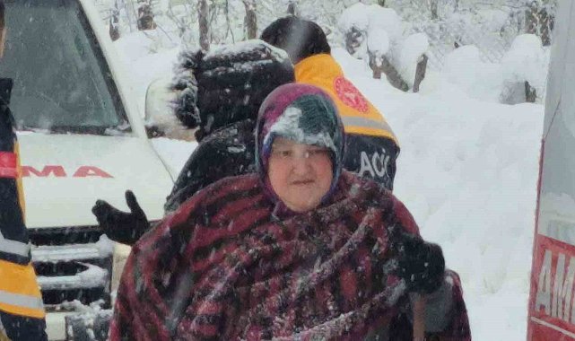 Bartın'da kar kalınlığı 120 santimetreyi aştı
