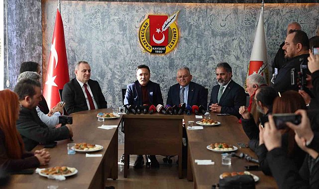 Basın mensuplarının 10 Ocak Çalışan Gazeteciler Günü'nü kutlayan Büyükkılıç: "İyi ki varsınız"