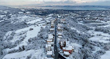 Başiskele'de karla mücadele çalışmaları sürüyor