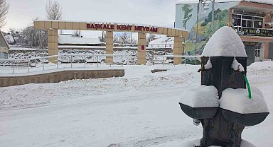 Başkale kara gömüldü, 88 yerleşim yerinin yolu kapandı