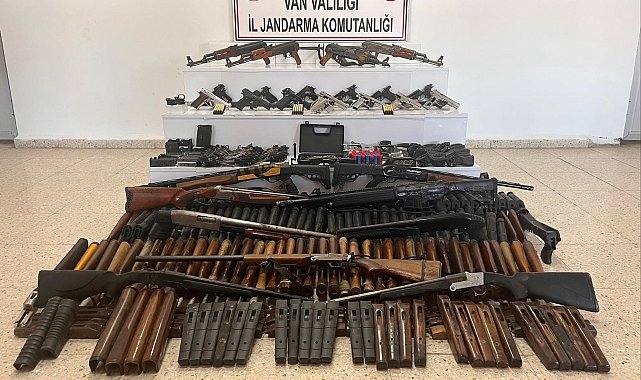 Başkale'de silah ve mühimmat ele geçirildi