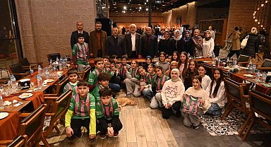 Başkan Başdeğirmen, şampiyon takımla buluştu