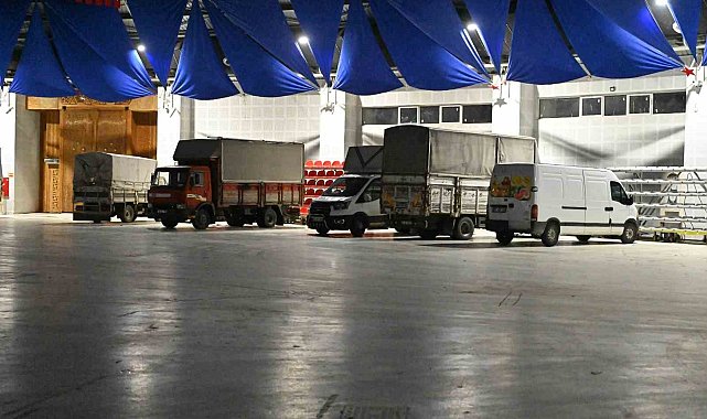 Başkan Başdeğirmen soğuk havalara karşı pazarcı esnafına Gökkubbe Fuar Alanı'nı açtı