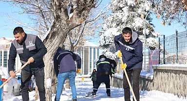 Başkan Sekmen: "Bin 200 personel ve 400 araçla karla mücadele ediyoruz"