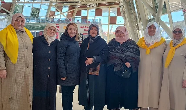 Başkan Tekin umre yolcularını dualarla uğurladı