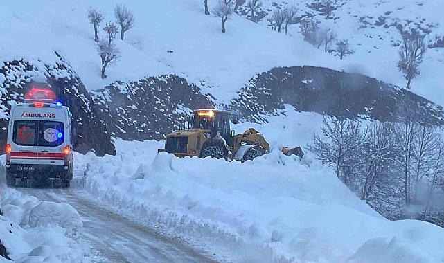 Batman'da köyde mahsur kalan hasta 7 saatlik çalışma ile kurtarıldı