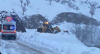 Batman'da köyde mahsur kalan hasta 7 saatlik çalışma ile kurtarıldı