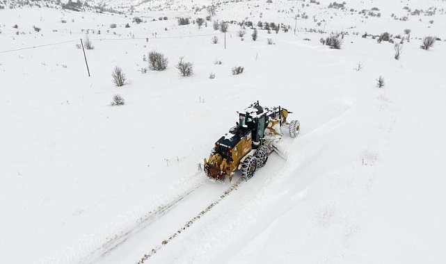 Bayburt'ta kar ve tipiden kapanan 44 köy yolu ulaşıma açıldı