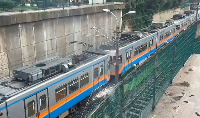 Bayrampaşa'da duran metrodan dumanlar yükseldi