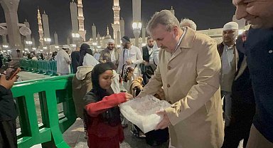 BBP Genel Başkanı Destici, Mescid-i Nebevi'de vatandaşlarla buluştu