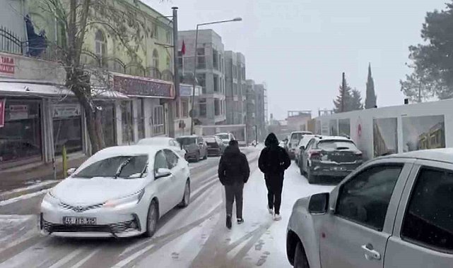 Besni'de yoğun kar yağışı başladı