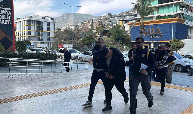 Bıçak ve zincirlerin kullanıldığı kavganın şüphelileri adliyeye sevk edildi
