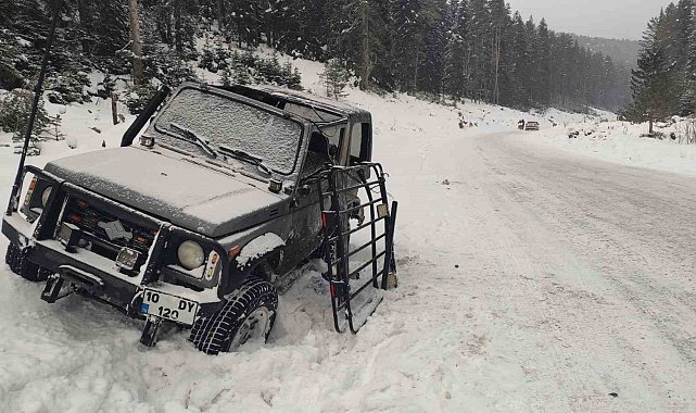 Bilecik'te buzlanma kazaya neden oldu otomobil takla attı