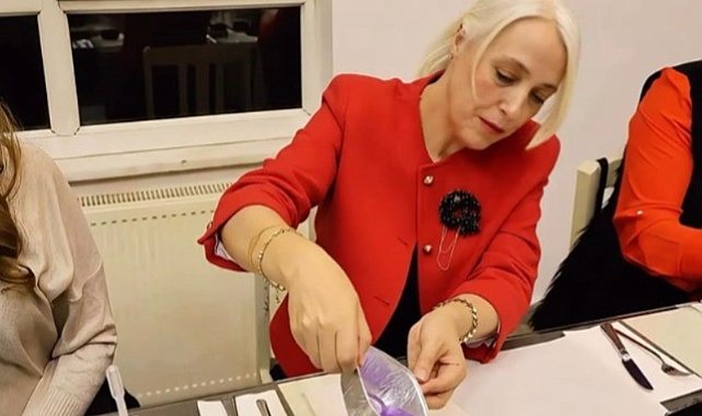 Bilecik'te polis eşlerinden dayanışma dolu mum atölyesi
