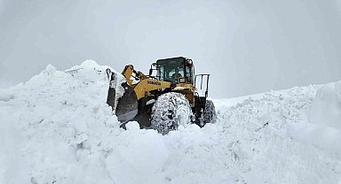 Bingöl'de 56 köy yolunda çalışmalar sürüyor