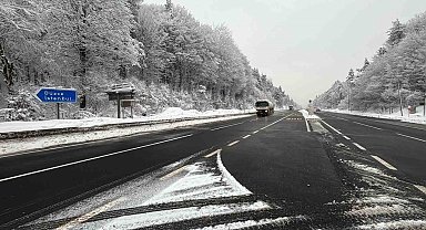 Bolu Dağı geçişinde kar yağışı etkili oluyor