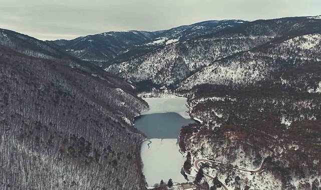Boraboy Gölü'nün yüzeyi buz tuttu