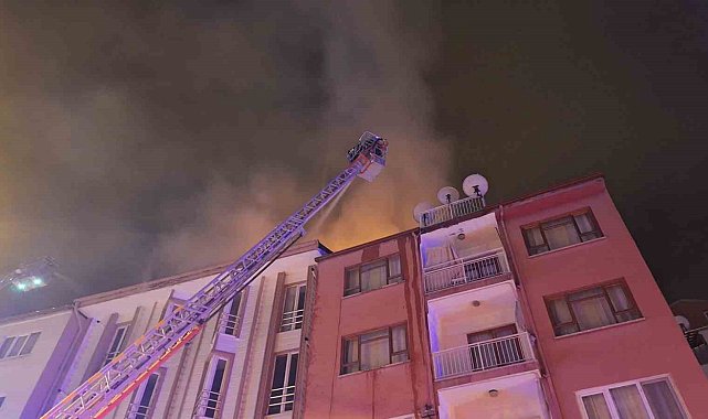 Burdur'da 4 katlı binada korkutan yangın